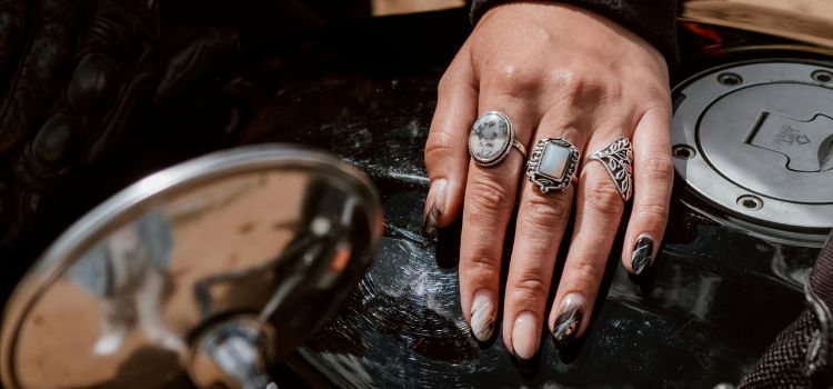 Uñas press-on hechas a mano por Alexandra Astros